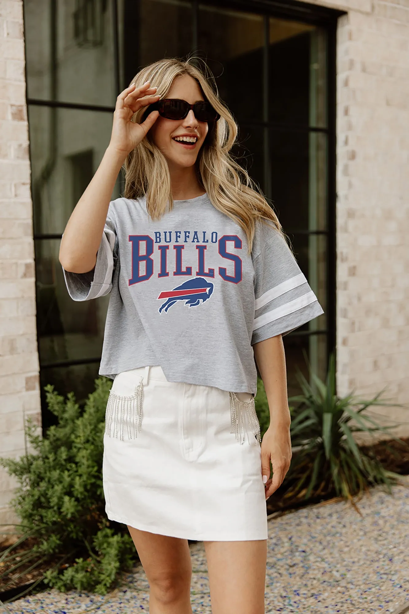 BUFFALO BILLS GRIDIRON GLAM SHORT SLEEVE CROP TEE WITH SPORT STRIPE DETAIL